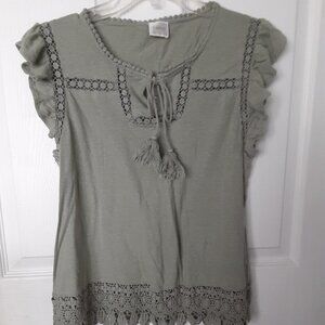 Cupio Size Small Caplet Sleeve Green Top w/Embroidered Trim